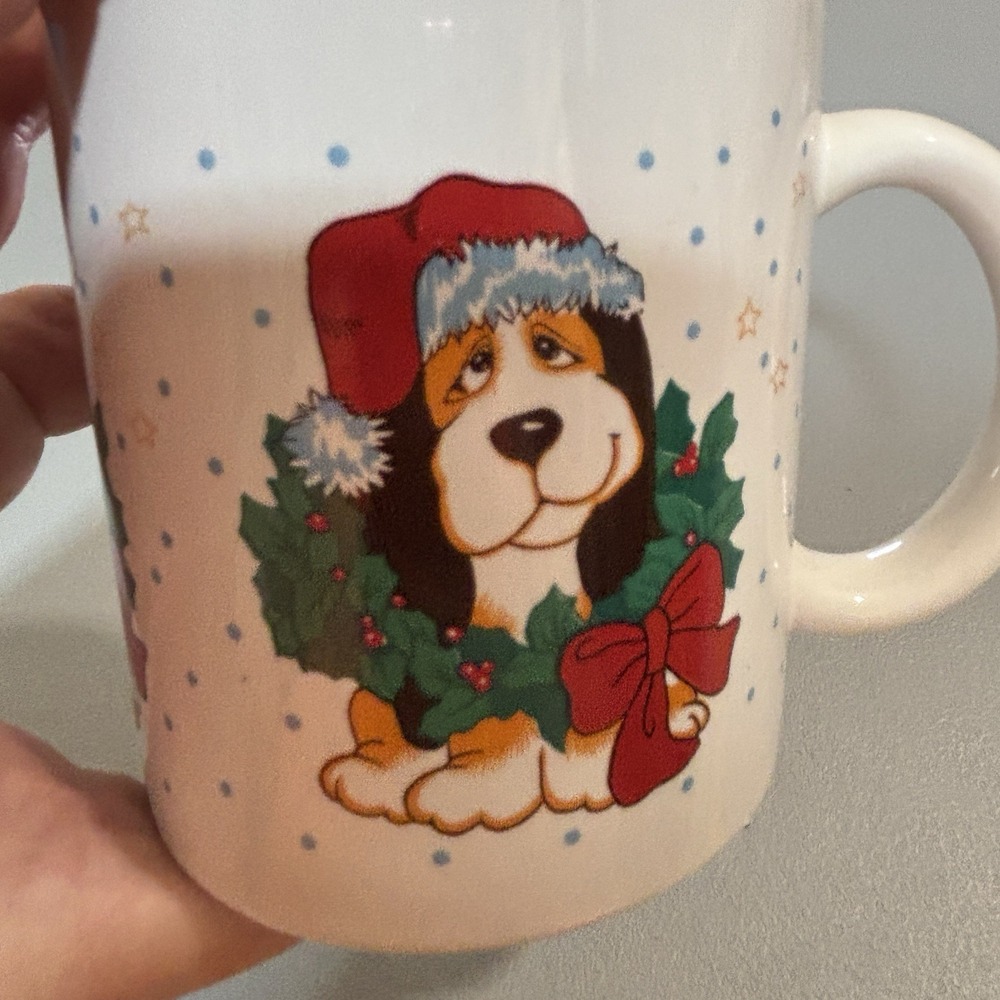 Basset Hound 1980's Christmas Holiday Dog Mug Wreath, Santa Hat 8 oz Stars Dots - Picture 10 of 10